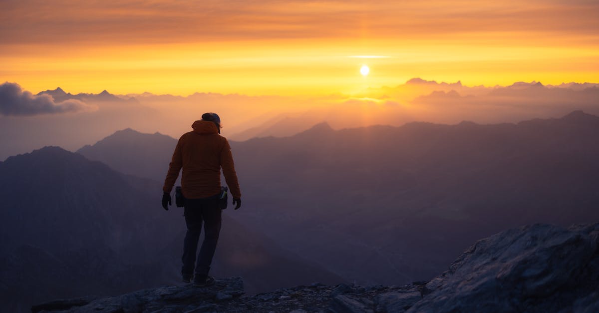 découvrez l'élégance et la finesse du 'blanc de blancs', un vin effervescent élaboré exclusivement à partir de chardonnay. parfait pour les grandes occasions ou pour savourer un moment de plaisir, ce vin évoque des arômes délicats et une fraîcheur rafraîchissante. laissez-vous séduire par la pureté et le caractère de ce trésor viticole.
