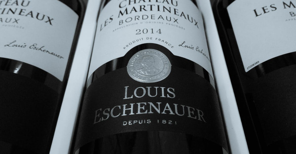 découvrez l'élégance et la fraîcheur des vins blancs de bordeaux, un mélange parfait de cépages offrant des arômes fruités et floraux. idéal pour accompagner vos plats de fruits de mer ou à déguster en apéritif.