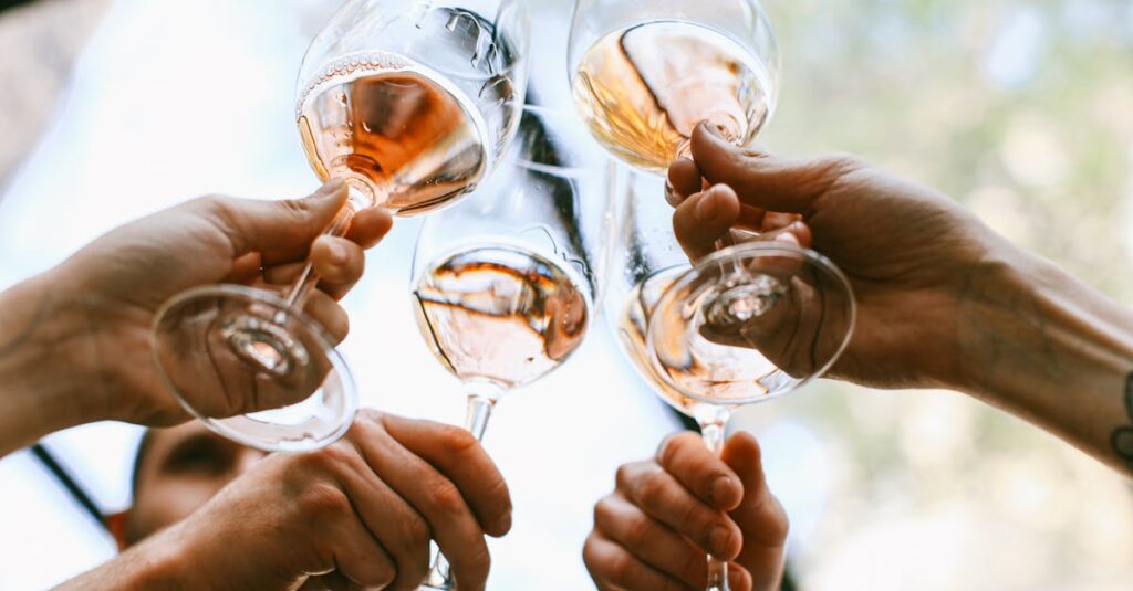 découvrez la richesse et la finesse des vins rosés de bourgogne. ces nectars délicats, élaborés avec soin, offrent une palette de saveurs fruitées et florales qui raviront vos papilles. parfaits pour accompagner vos repas estivaux ou vos apéritifs entre amis, les rosés bourguignons allient élégance et authenticité. explorez notre sélection et laissez-vous séduire par l'art de la vinification en bourgogne.