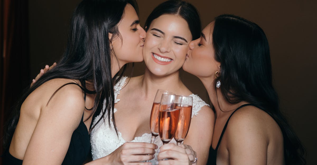 Til að forðast að villast geturðu skoðað sérhæfðar vefsíður sem fjalla bæði um að njóta kampavínsvíns og sérstakari árganga sem eru í boði árið 2025 fyrir