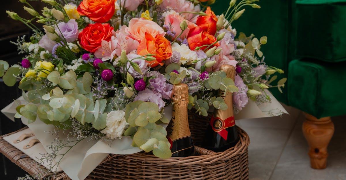 La ​​primera fermentación tiene lugar en cubas donde el mosto se enriquece con levaduras y, en ocasiones, azúcar para impulsar la transformación. Estas levaduras metabolizan el azúcar natural de la uva en alcohol, CO2 y moléculas aromáticas. ¿Cuánto dura? Varía de 2 a 6 semanas según la temperatura, la variedad de uva (Chardonnay, Pinot Noir, Pinot Meunier) y el estilo deseado. Esta fase es crucial, ya que produce el alcohol y el perfil aromático inicial del vino.