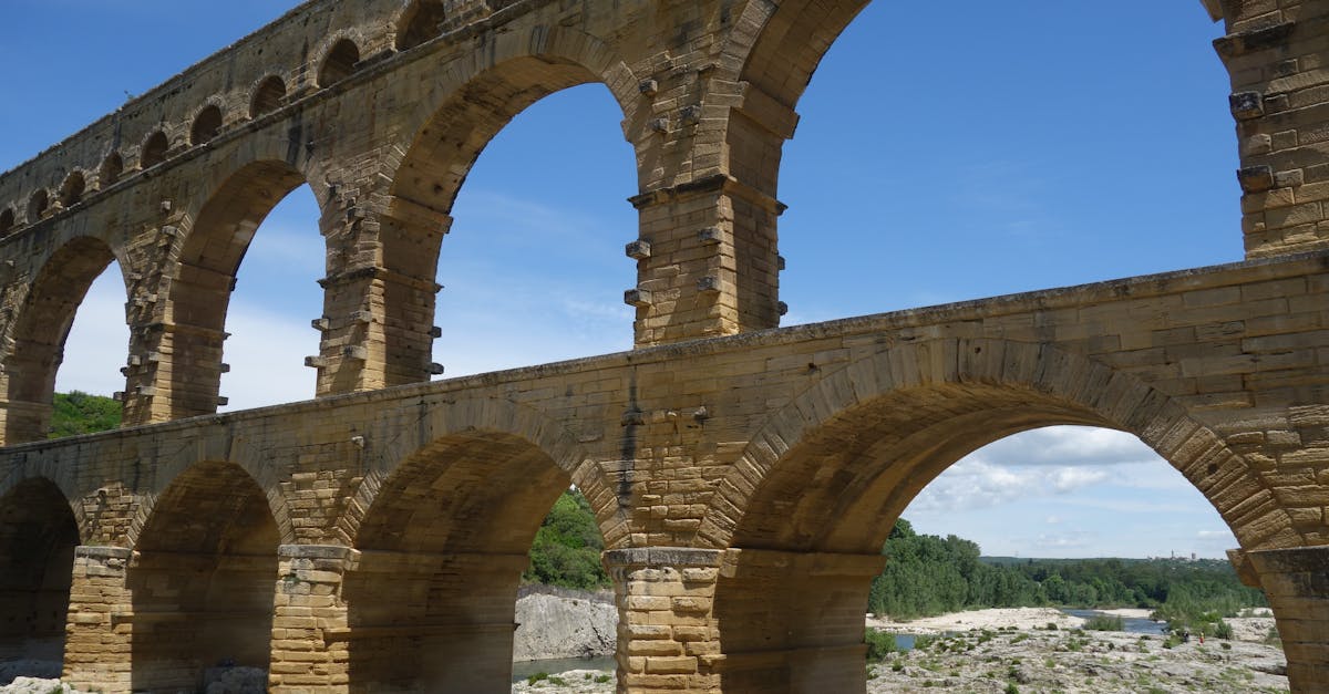 découvrez la beauté envoûtante de la provence, une région emblématique du sud de la france. des champs de lavande aux villages pittoresques, plongez dans un univers où nature et culture s'entrelacent. explorez ses marchés colorés, savourez ses délices culinaires et laissez-vous charmer par un patrimoine riche.
