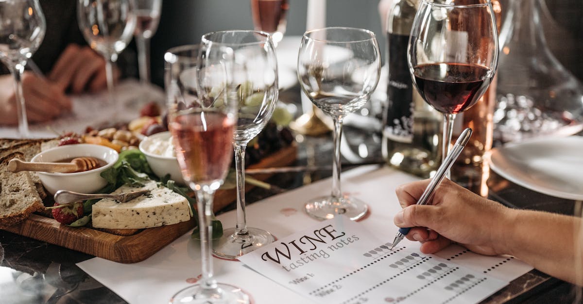 découvrez notre sélection de rosés raffinés, parfaits pour accompagner vos apéros ensoleillés et vos repas estivaux. laissez-vous séduire par des saveurs fruitées et des arômes délicats qui feront de chaque gorgée un moment de plaisir.