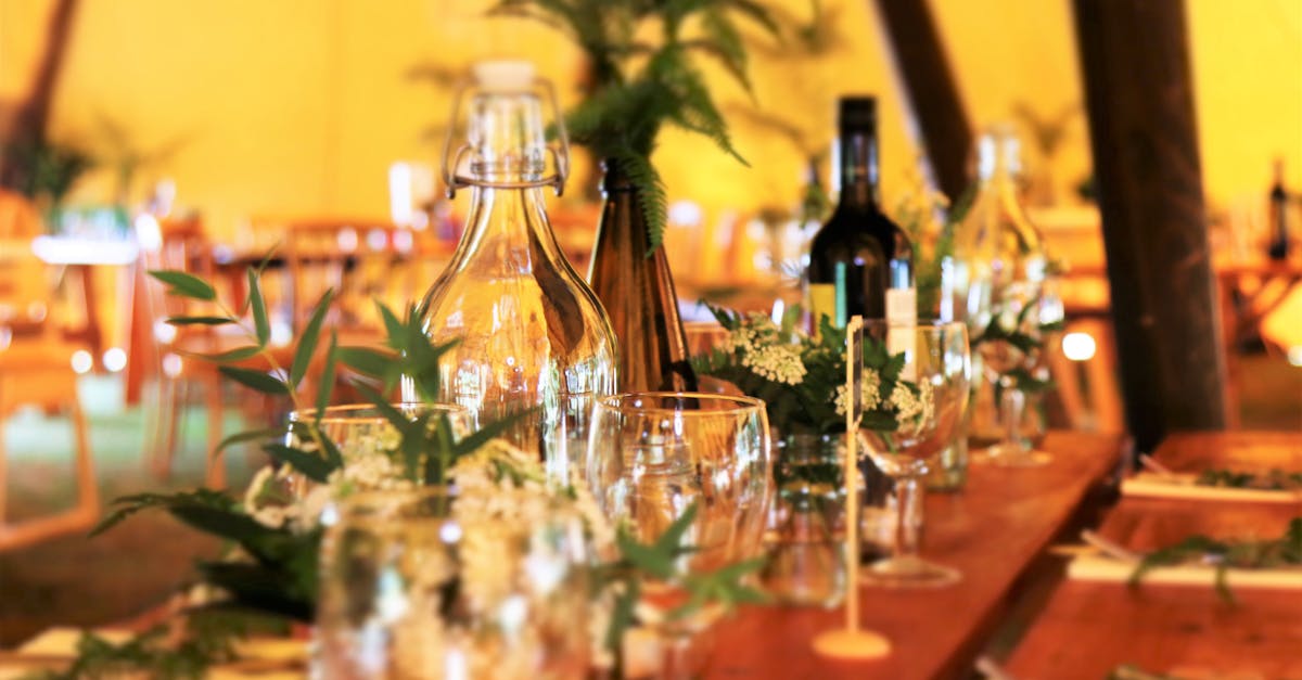 découvrez notre sélection de vins de mariage, parfaits pour accompagner votre grand jour. que vous préfériez un blanc rafraîchissant ou un rouge corsé, trouvez le vin idéal pour sublimer vos plats et enchanter vos invités. célébrez l'amour avec une touche d'élégance.