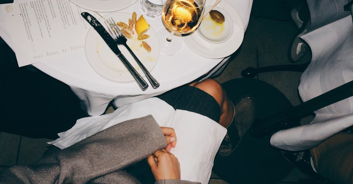 Scopri la nostra selezione di vini al calice, un'esperienza indimenticabile per gli amanti del vino. Assapora annate raffinate, accuratamente selezionate per accompagnare i tuoi piatti e i tuoi momenti conviviali. Perfette per esplorare nuovi sapori senza impegno.