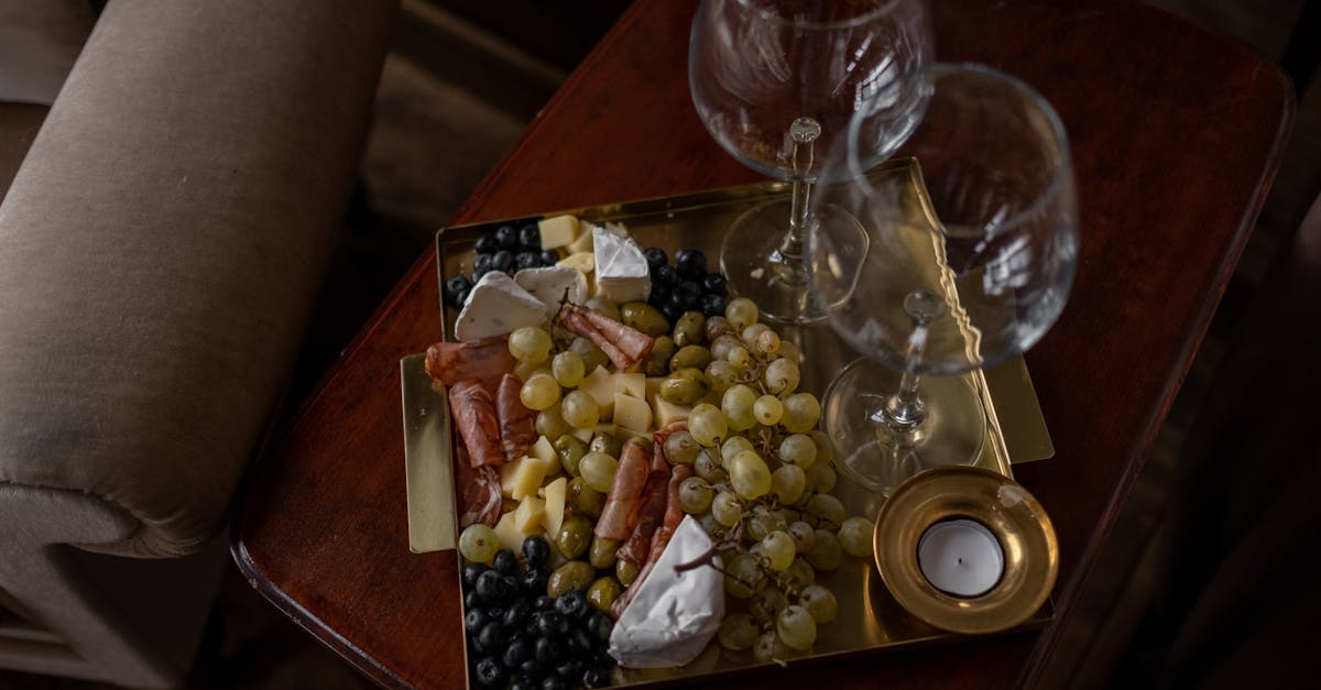plastik torbalardan uzak tutmak ve sebze çekmecesinde parşömen kağıdı ambalajını tercih etmek lezzetlerini ve dokularını korur. Sıcaklık açısından ise,