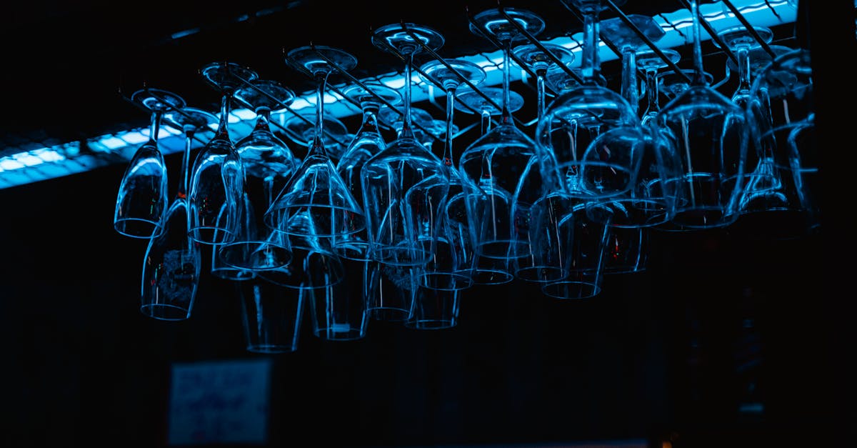 Përballë kësaj krize, Carrefour mori shpejt masa konkrete për të kufizuar rreziqet. Hapi i parë ishte tërheqja vullnetare dhe masive e shisheve të prekura, duke mbuluar të gjitha seritë e dyshimta. Kompania gjithashtu intensifikoi kontrollet e saj në bashkëpunim me furnizuesit e saj dhe forcoi procedurat e saj të verifikimit në çdo fazë të procesit të logjistikës.