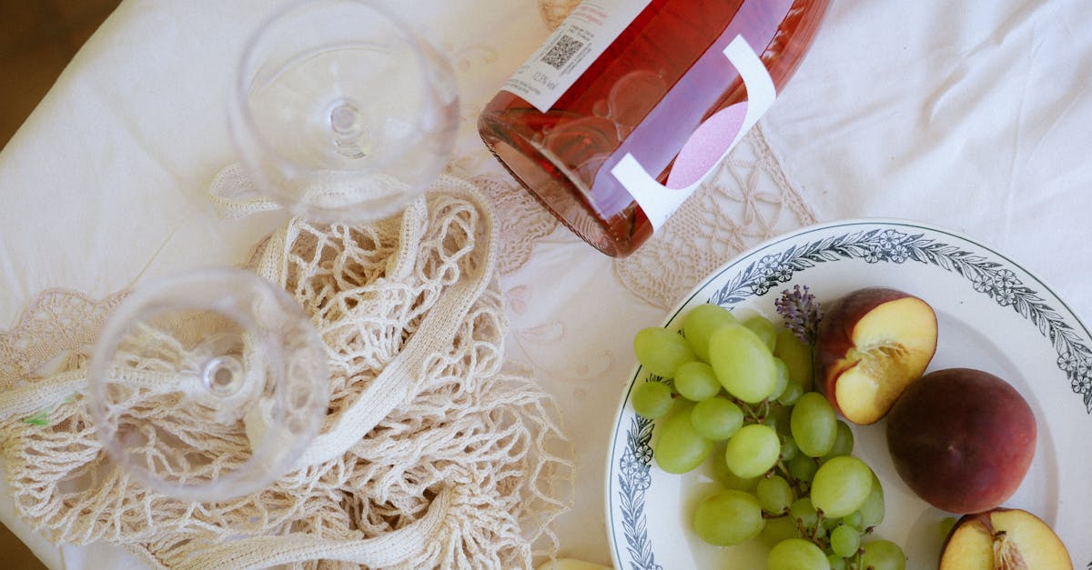 découvrez les routes des vins, un voyage sensoriel à travers les vignobles pittoresques, les dégustations de grands crus et la culture viticole. partez à l'aventure sur ces itinéraires enchanteurs, où chaque arrêt révèle des paysages à couper le souffle et des saveurs uniques.