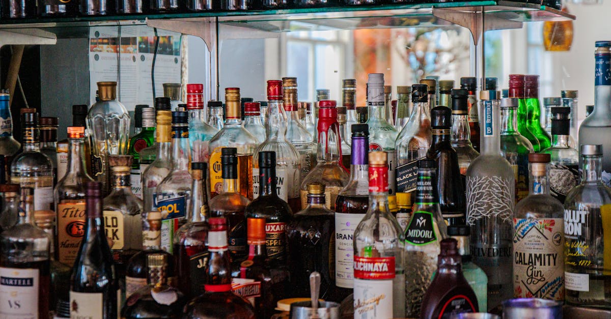 Entdecken Sie die wichtigsten Kriterien für die Auswahl eines Qualitätsweins. Lernen Sie, Aromen, Verkostungsnotizen, Herkunft und Speisenkombinationen zu bewerten, um bei Ihrer nächsten Weinprobe eine fundierte Wahl zu treffen.