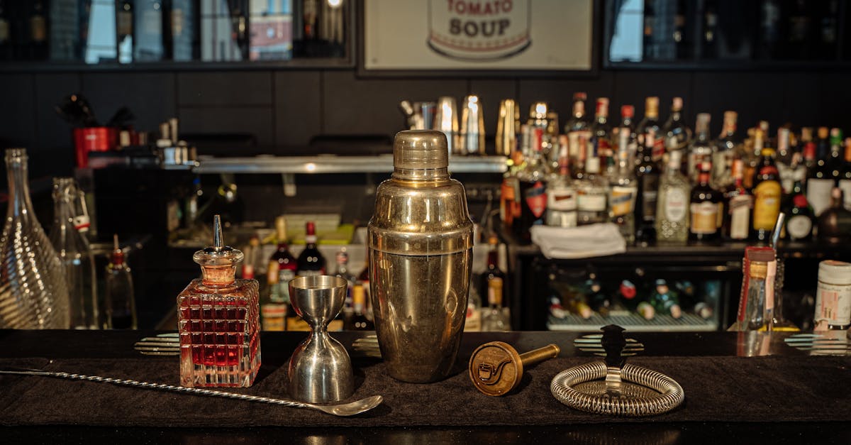 Descubra nossa seleção de vinhos refinados, que vão desde grands crus até opções acessíveis, para todas as ocasiões e paladares. Explore aromas e sabores únicos que complementarão perfeitamente seus pratos e encontros sociais.