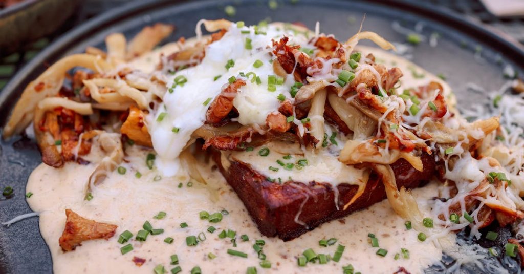 découvrez la bistronomie, une cuisine innovante qui allie le confort des bistrots traditionnels à des techniques gastronomiques raffinées. un voyage culinaire unique où les saveurs s'entremêlent pour offrir une expérience exceptionnelle.