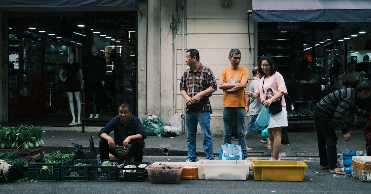Για την αύξηση της προβολής και της αναγνωρισιμότητας του γαλλικού κρασιού στη Βραζιλία, η διαφοροποίηση των στρατηγικών μάρκετινγκ είναι επιτακτική. Η προώθηση εμβληματικών terroir όπως το Bordeaux και το Burgundy παραμένει απαραίτητη, αλλά πρέπει να συνοδεύεται από μια τολμηρή επικοινωνιακή προσπάθεια. Η διοργάνωση εμπορικών εκθέσεων, όπως αυτή που έχει προγραμματιστεί με περίπου πενήντα Γάλλους παραγωγούς, μπορεί να διαδραματίσει καθοριστικό ρόλο στην εκπαίδευση των επαγγελματιών και στην εκπαίδευση των καταναλωτών.