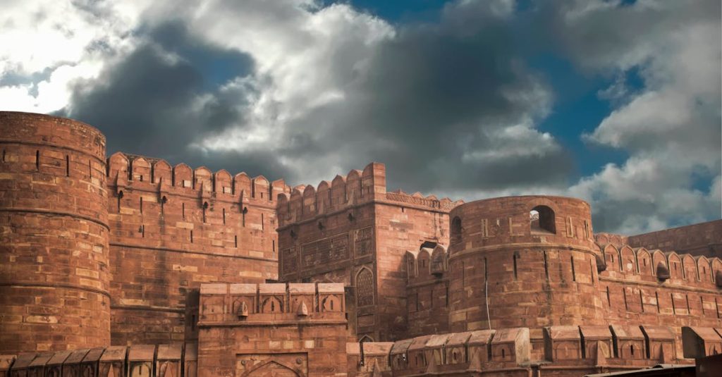 découvrez l'univers captivant de 'fortress', un jeu d'action palpitant où stratégie et adrénaline se mêlent pour défendre votre citadelle. plongez dans des batailles épiques et construisez des alliances puissantes dans un monde immersif. êtes-vous prêt à protéger votre forteresse ?