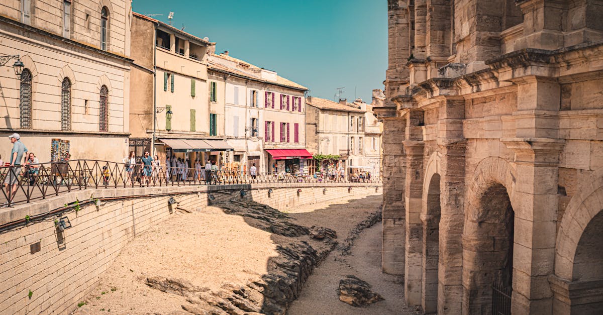 Þessi viðleitni, þótt sífellt athyglisverðar viðskiptavinir meti hana mikils, endurspeglast aðeins að hluta í verðinu vegna samkeppni. Hins vegar stuðlar hún að sjálfbærni gæðaframleiðslunnar sem Provence er þekkt fyrir.