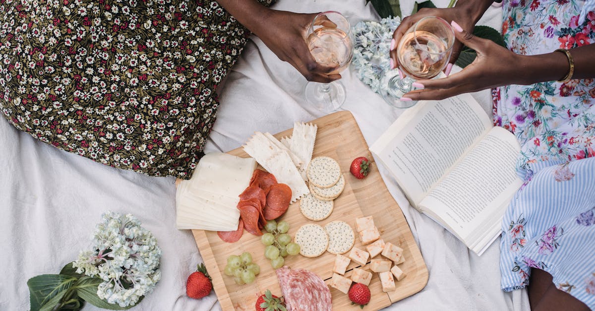découvrez l'univers envoûtant du vin rosé : une sélection raffinée de crus élégants, alliant fraîcheur et arômes fruités, parfaits pour accompagner vos moments festifs ou vos repas d'été.
