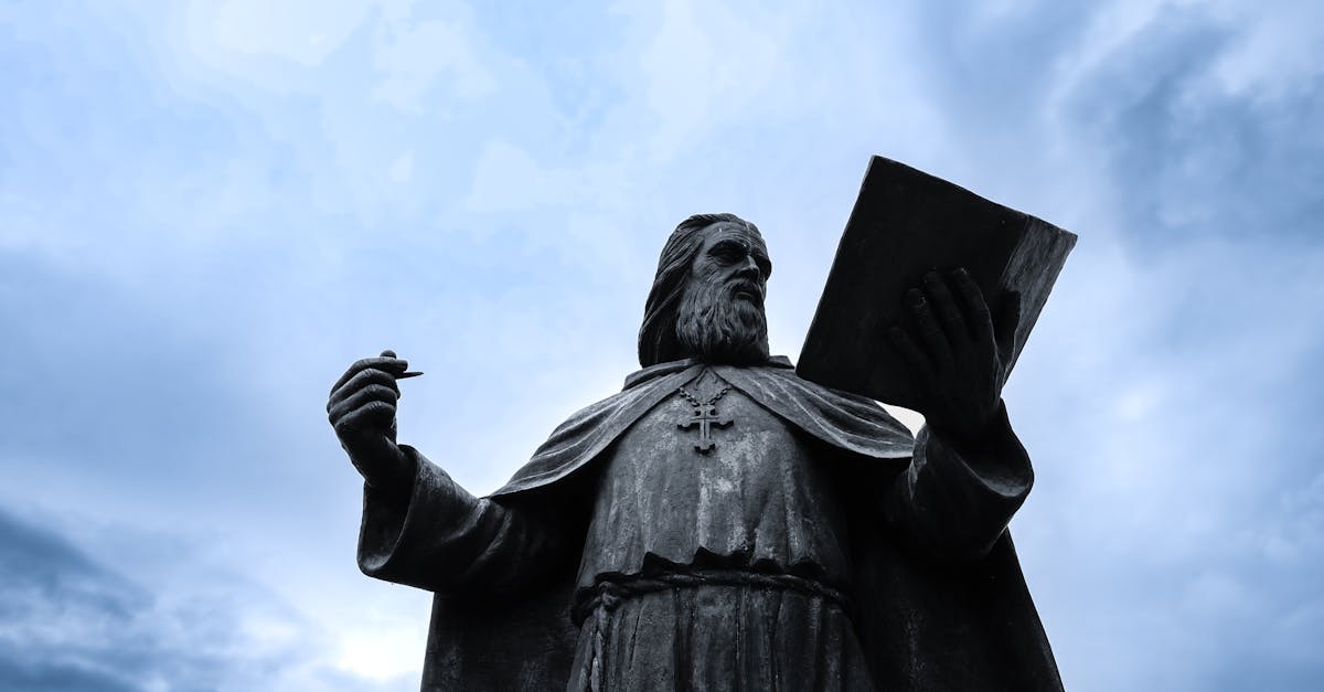 More than just a surprising price, this phenomenon reflects attention paid to several key factors. First, the promotion of the exceptional Saint-Émilion terroir, known for its rich soils and microclimates favorable to grape ripening, contributes to the growing interest. The list of reasons for this enthusiasm is long: