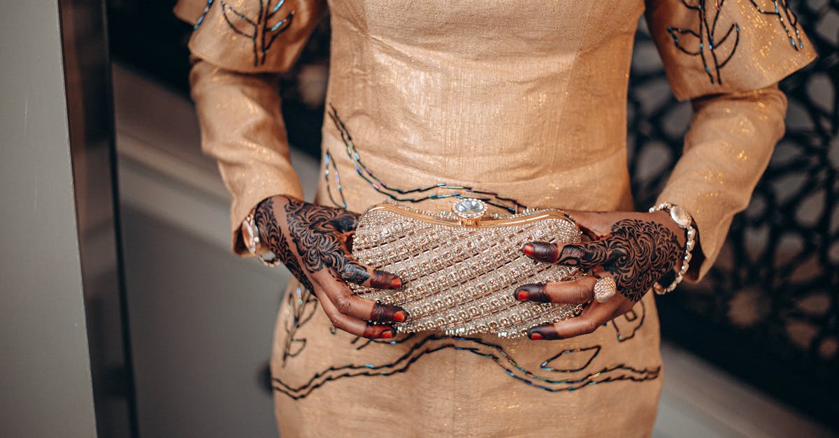 Dili kaayo komon apan gipabilhan pag-ayo tungod sa komplikadong kinaiya niini, nagdala kini og estruktura, giladmon, ug usa ka piho nga kabaskog sa pagsagol gikan sa mga vintages sama sa Gigondas o Rasteau, nga adunay mga estates sama sa Domaine Rasteau sa atubangan.