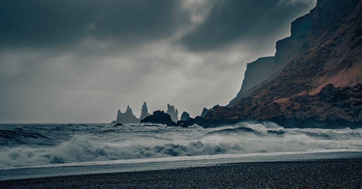 découvrez l'univers captivant de vik, un lieu emblématique qui allie paysages majestueux et richesses culturelles. que ce soit pour ses panoramas époustouflants, ses activités de plein air ou ses traditions locales, vik saura vous séduire à chaque instant.