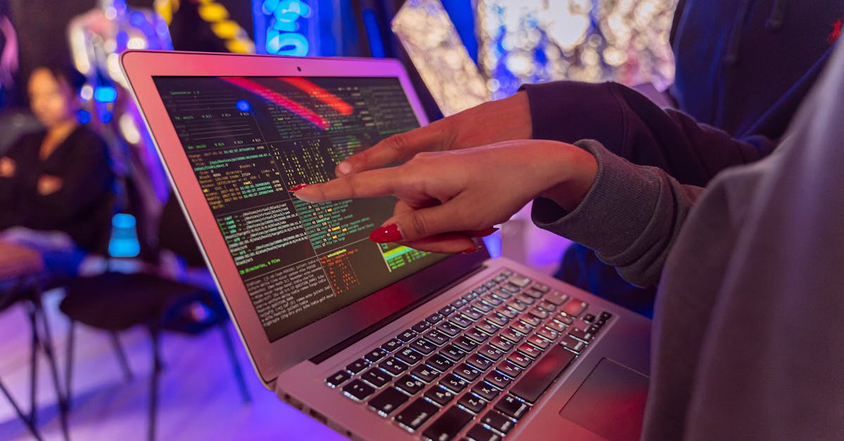 découvrez l'univers captivant de 'thief', un jeu vidéo d'infiltration où vous incarnez un maître voleur devant naviguer dans une ville sombre et mystérieuse, utilisant astuce et discrétion pour dérober des trésors et échapper à la vigilance de la garde. plongez dans une aventure palpitante où chaque ombre peut être votre alliée, mais aussi votre ennemie.